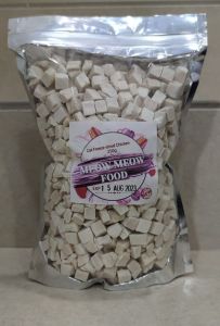 Cat Freeze-dried Chicken Cubes 300g Kucing Gemuk Freeze Dried Chicken Cube 300g 猫零食冻干鸡胸肉粒 300g