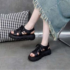 แฟชั่นฤดูร้อนส้นหนาโรมันลำลองผูกเชือกหัวเข็มขัดผู้หญิงกันลื่นรองเท้าสตรีส้นลิ่มรองเท้าแตะส้นหนาสำหรับผู้หญิง