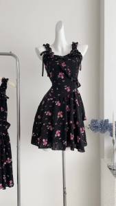 Dazzlin  ชุดเดรสสั้นสีดำหญิง Manta Rose / ชุดเดรสลายดอกไม้สีดำสีชมพูหวานสำหรับสาวๆ