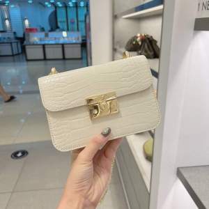 (Auth Tuồn Chính Hãng) Túi CNK Quốc Dân Da Rắn Bóng Xích Đặc Nặng Tay size 18cm Kèm Túi Giấy Hãng