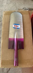 Xẻng thép lưỡi dài Xẻng làm vườn làm nuống lưỡi tròn chuôi tím.