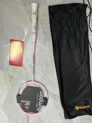 Vợt Cầu Lông Kumpoo K520 Pro Chính Hãng Full Carbon 4U G5 Căng Sẵn 11kg Căng Max 13kg + Tặng Kèm Cuốn Cán Và Túi Vải