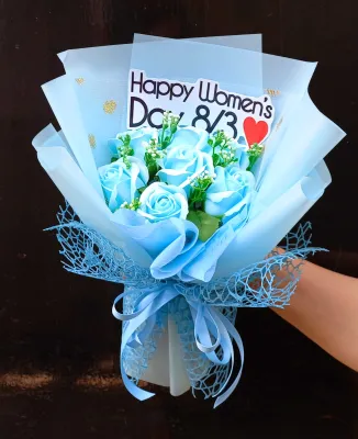 Bó hoa hồng sáp nhiều màu sắc có túi giấy 1 mặt mica và tặng kèm đèn led 3 chế độ sáng thích hợp tặng Sinh nhật bạn bè người thương yêu tặng thầy cô giáo tặng mẹ ngày lễ 20-10 20-11 14-2 8-3 Hoa hồng