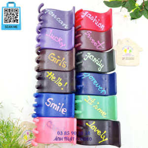 Kẹp tóc nữ hàn quốc cute phụ kiện bé gái kẹp càng cua 5 răng lớn gắp tóc nhám vẽ chữ đẹp nhiều màu Hàn Quốc cao cấp - thương hiệu Vợ Chồng Tôi