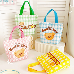 GOOD MOOD BEAUTY ผ้าใบ กระเป๋าโท้ต หลากสี หมีเนยการ์ตูน กระเป๋าเก็บของ แฟชั่น ความจุขนาดใหญ่ กระเป๋าอาหารกลางวัน