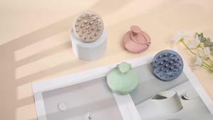 Bàn chải massage da đầu bằng silicone Sndyi dụng cụ chải tóc với lông silicone mềm mại giúp làm sạch và loại bỏ gàu có thể dùng khi tóc ướt hoặc khô dùng để chăm sóc da đầu màu xanh lam.