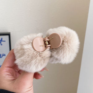 Plush Hair Clip 🎀 毛球抓夹 Klip Rambut Berbulu Comel Gaya Manis Lembut Cute Korean Fashion Hair Claw Women Hair Accessories