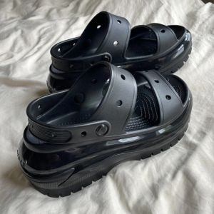 DÉP SANDAL NHỰA ĐI MƯA CROCS MEGA CRUSH CAO 8CM CHO NỮ màu đen