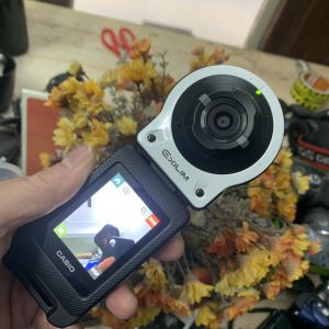 Máy ảnh Casio EX-FR10 quay chụp tốt