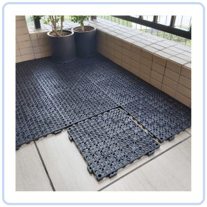 【DAILY ESSENTIAL】 Interlocking PVC Drainage Floor Mat 30 x 30 cm One Piece