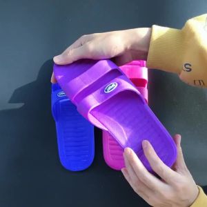 [Free Shipping] Summer Plastic Slippers For Women Flat-Soled Home Slippers Indoor Home Bathroom Shower Shoes Hotel Slip-On Slippers