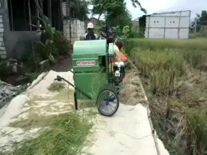 mesin perontok padi