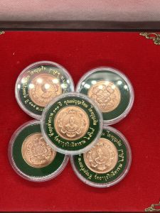 เหรียญพุทโธ (ดอกบัวบาน) ปี 68 วัตถุมงคลที่รฤก อนุสรณ์ชาตกาล ๑๓๑ ปี คุณแม่บุญเรือน วัดอาวุธวิกสิตาราม
