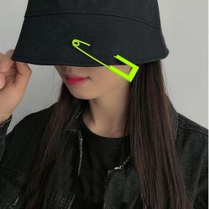 1PCS Simple and Stylish Fluorescent Pin Corsage Brooch Womens Clothing Sweater Hoodie Suit Bag Scarf Hat Accessories