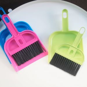 Mini dustpan set