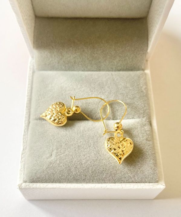 18k gold outlets heart dangling earrings