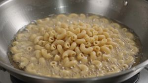 Makaroni mentah Berbagai varian Bantat kembang khas indonesia kemasan 1kg.
