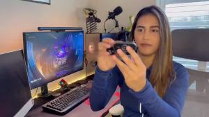 กล้องเว็บแคม 2K พร้อมซูมอัตโนมัติ (ดิจิตอล) ไมโครโฟนในตัว - กล้องวิดีโอ HD ช่องปิดความเป็นส่วนตัว กล้องเว็บแคม USB แบบเสียบและใช้งานได้ทันทีสำหรับการสตรีม ชั้นเรียนออนไลน์ การประชุม - เข้ากันได้กับพีซี แล็ปท็อป เดสก์ท็อป - ไม่ต้องใช้ไดรเวอร์ กล้อง