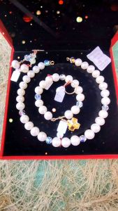 HIGH QUALITY AUTHENTIC FRESH WATER PEARL WITH RUSIAN DIAMONDS AND SOUTH SEA PEARL COMBINATION IN A BUNDLE. 10CT PURE GOLD NOT FADE. SIZES: NECKLACE High Quality Fresh Water Pearl 13-16mm 17 inches Long same as Bracelet with 8.25 inches Long Limitd