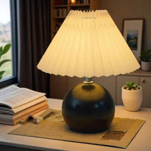 Đèn Bàn Decor Phong Cách Vintage Chụp Xếp Ly Chân Gỗ Cổ Điển Màu Ấm Phù Hợp Đầu Giường Phòng Ngủ