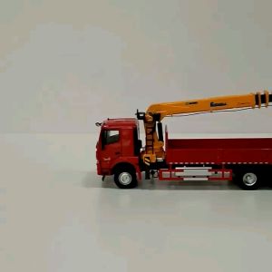 Mô hình xe tải gắn cẩu tự hành sinotruck hợp Kim XCMG 1:35