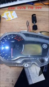 Phim Phân Cực Kawasaki Z1000SX – Khắc Phục Ố Vàng Mờ Chữ Khó Nhìn
