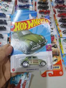 Volkswagen Beetle toy car green classic car collectible Hot Wheels