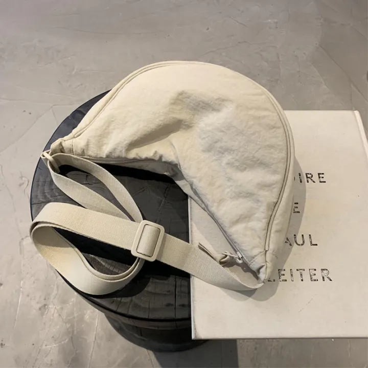 T%C3%BAi%20X%C3%A1ch%20Uniqlo%20%C4%90eo%20Ch%C3%A9o%20S%E1%BB%A3i%20Nylon%20Th%E1%BB%9Di%20Trang%20Cho%20N%E1%BB%AF%20-%20Image%203
