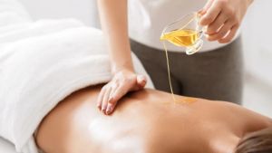 Tinh Dầu massage Yoni Ấn Độ Sản Phẩm Spa cao cấp - giúp cặp đôi được thư giãn trải nghiệm tuyệt với