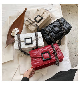 Chain Bag GD22902 Tas Selempang Wanita Pesta Rantai Motif Zigzag Impor