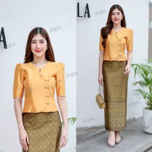 คอลเลกชันผ้าไหมไทยสุดสง่างาม! มี 10 สีสวยให้เลือก!✨ พบกับความงามเหนือกาลเวลาของเสื้อยาวผ้าไหมสี่เส้นและผ้าถุงทอลายไหมแกม #94S