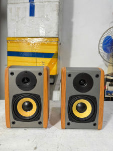 Cặp Loa Bookseolf Liền Công suất Edifier R1000TCN chất âm hát cực hay chẩn ( hàng xuất nhật điện 110v) zá xả 1tr mua ip shop
