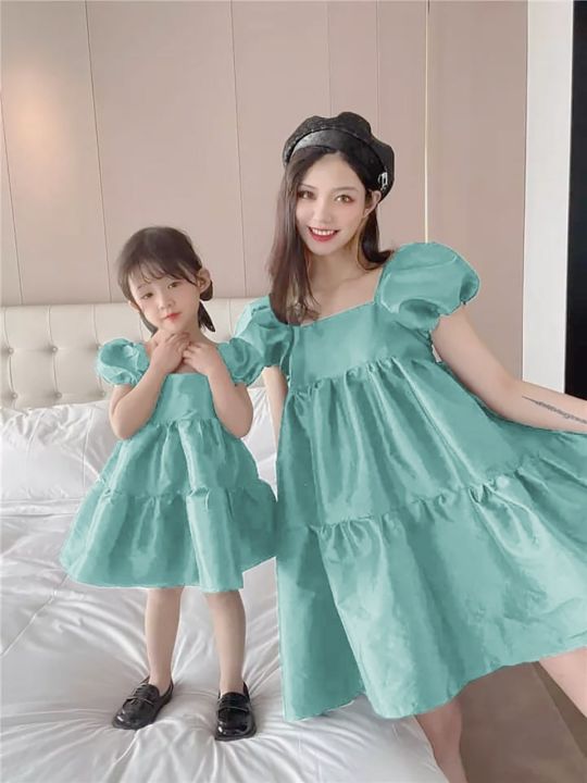 Couple mom shop and kid dress