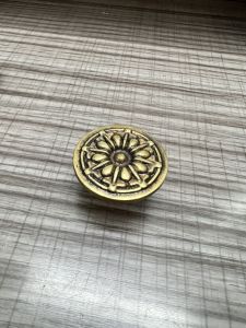 Núm tròn hoa chất liệu đồng nguyên chất N112N116N117N121 tay quai lắp tủ quần áo tủ trang trí kệ tivi