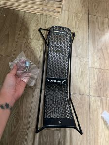 Baga giữa kiểu lưới xe Wave nhỏ 100 và 110 có phụ kiện gắn kèm theo