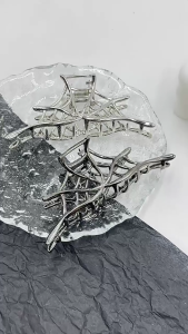 Spiders Webs Metal Hair Claw Strong Grip Claw Clip Halloween Hairpin Accessory for Parties and Daily Wear