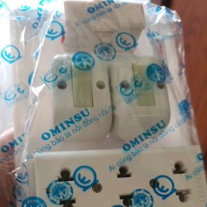 Bảng điện OMINSU 1 công tắc 2 công tắc