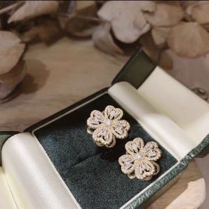 Kaveno Lucky 4 leaves earrings 925 Silver with Diamond simulated