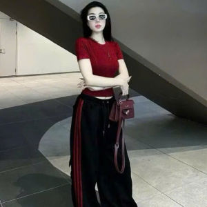 LS_Set thiết kế thu đông xinh đồ nữ cá tính gồm áo ôm body cổ tròn viền nổi chất Tăm phối quần suông dài Da Cá ba sọc có dây rút quyến rũ