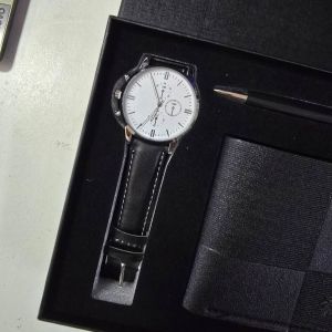 ชุดของขวัญวันเกิด วันวาเลนไทน์ ชุดกระเป๋าสตางค์ นาฬิกา และ ปากกา พร้อมกล่อง 3 ชิ้น สำหรับท่านชาย ใช้ในทุกโอกาสสำคัญ นาฬิกามีให้เลือกทั้งหมด 4 เเบบ