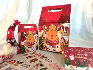 กล่องของขวัญ merry christmas สีแดง สีเขียว มีฝาปิด หูหิ้ว กระดาษหนาพิมพ์ลายเกรด A สีสดคมชัด พร้อมส่ง