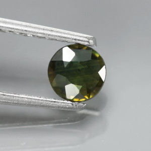 0.60 ct พลอยแท้ พลอยตลก 2 สี เผาbe สีเขียวอมเหลือง ทรงกลม