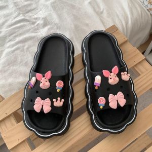 LKfashion มาแรง🔥รองเท้าแตะผญแบบสวมมีรูระบายติดตัวการ์ตูน3Dสีชมพูสดใสสุดๆ รองเท้าแฟชั่นหวานกรุบแมทช์ทุกการแต่งตัว รองเท้าแตะแบบสวมน้ำหนักเบาสวมใส่สบาย👍