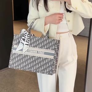Túi Nữ 2025 Túi mua sắm cao cấp mới dung tích lớn phong cách đa năng túi xách tay cầm dưới cánh tay Bags