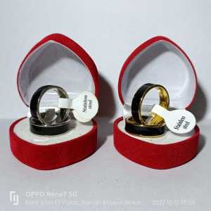 Cincin Couple Pernikahan/Tunangan Dapat 2 pcs dan FREE BOX Cincin Titanium Hitam list putih dan Hitam list kuning {bayar ditempat}