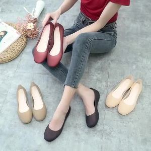 E[Fast Shipping]New transparent flat heel shallow jelly sandals light wear beach single shoes plastic waterproof womens rubber shoesL730