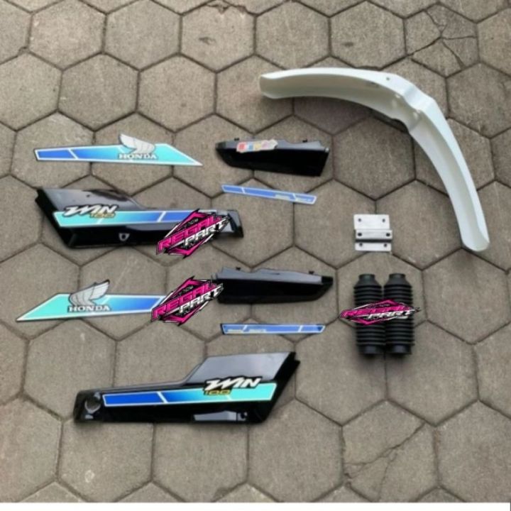 Satu Set Full Set Cover Body Set Honda Win 100 Warna Hitam Set Striping Variasi Keren Warna Biru Keren Set Spakbor Depan Set Karet Skok