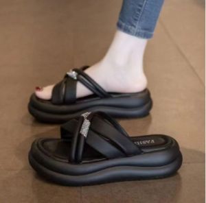 Free Shipping WomenS Summer Outdoor Sandals New Style Soft-Soled Non-Slip With A Stylish Design Rhinestone Embellishments And Thick Soles Perfect For The Beach