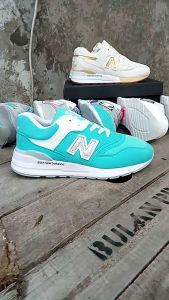 SEPATU RUNNING WANITA/SEPATU OLAHRAGA AEROBIK WANITA TERBARU/SEPATU WANITA TERLARIS 2022