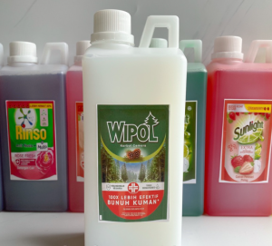 Wipol (TANPA STICKER) Pembersih Lantai Karbol Anti Bakteri 1 liter Cairan Wangi Dan Segar Sepanjang Hari